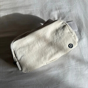 🆕 Lululemon Everywhere Belt Bag White Opal